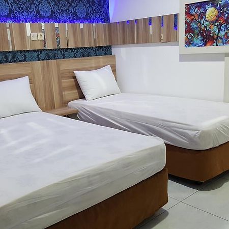Omah Seroja Hotel Semarang Buitenkant foto