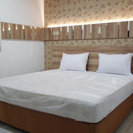 Omah Seroja Hotel Semarang Buitenkant foto