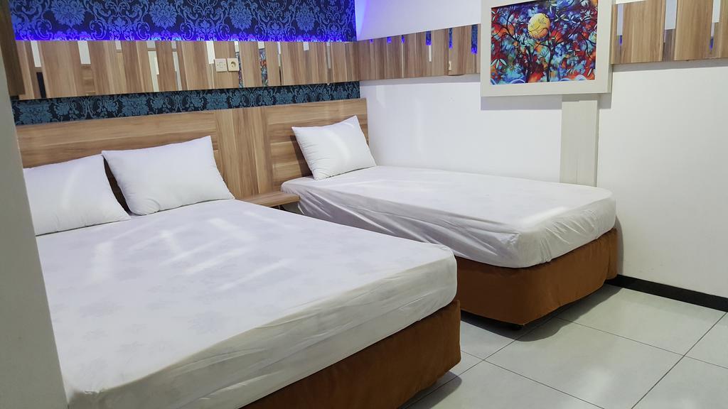 Omah Seroja Hotel Semarang Buitenkant foto
