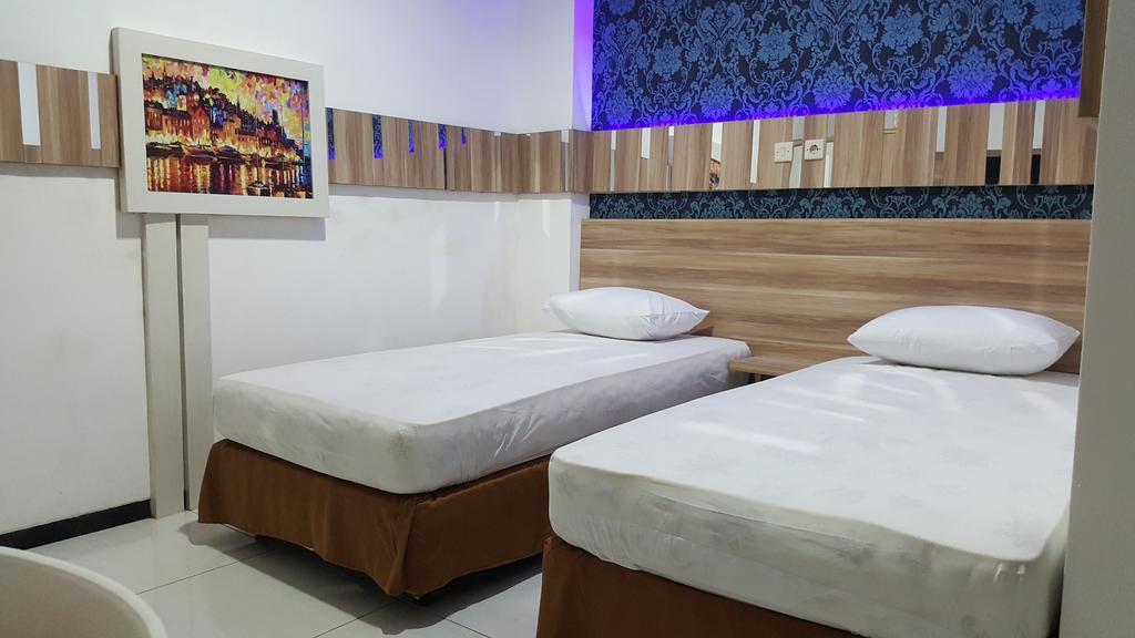 Omah Seroja Hotel Semarang Buitenkant foto