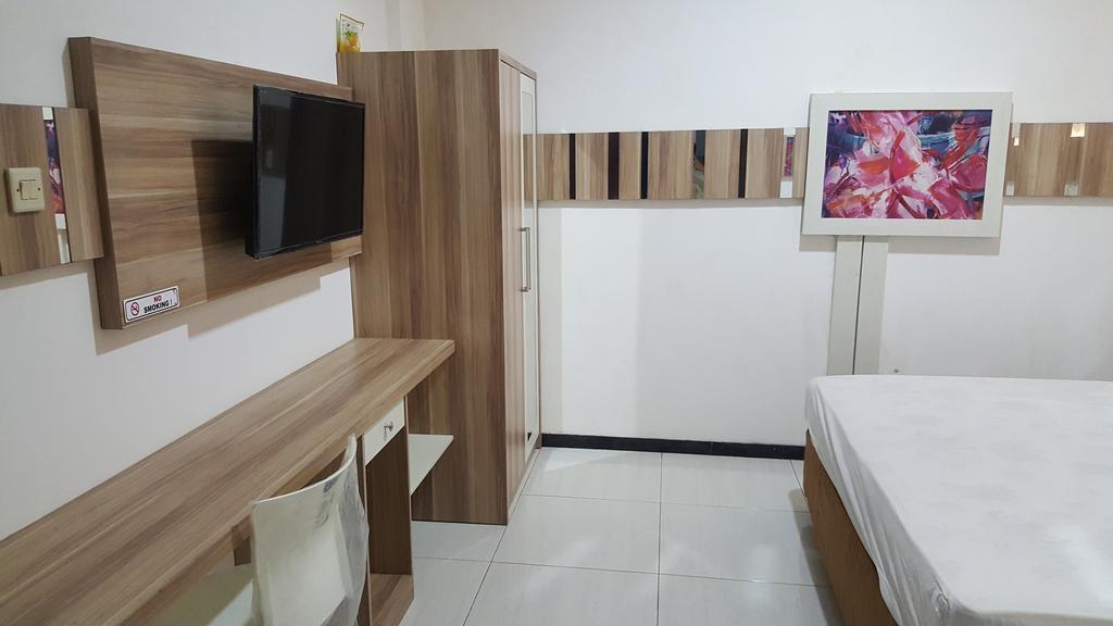 Omah Seroja Hotel Semarang Buitenkant foto